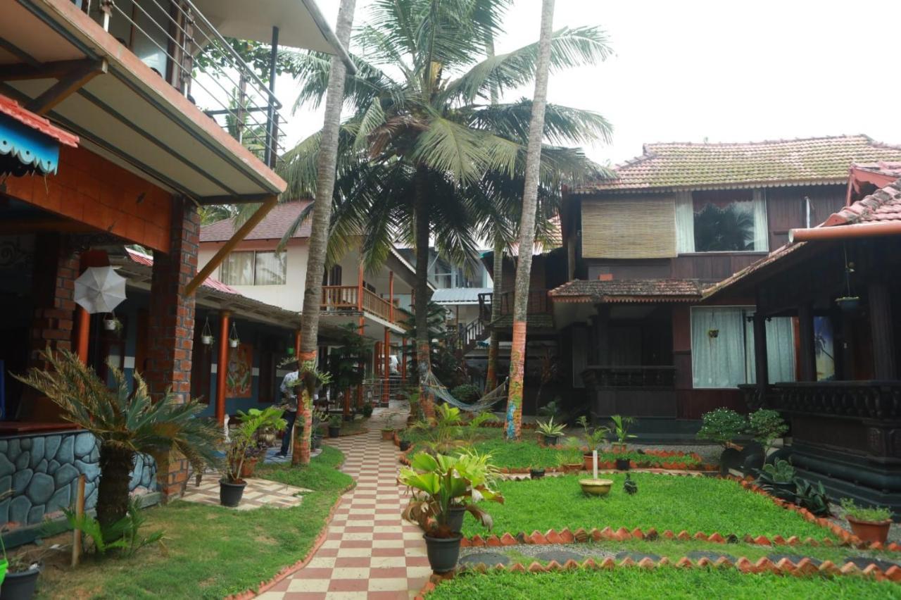 Black Beach Resort Varkala Exterior photo